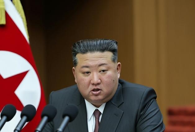 김정은 "韓 철저히 배척·무시"…靑 "적대적 언사 평화공존 도움 안돼"