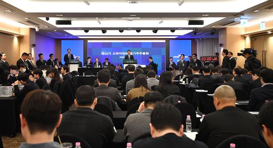 최윤범, 고려아연 경영권 수성…MBK·영풍 "직무정지 가처분"