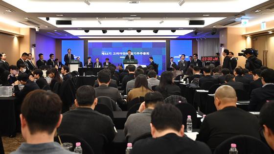 최윤범, 고려아연 경영권 수성…MBK·영풍 "직무정지 가처분"