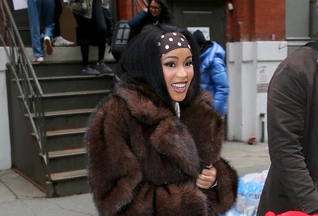 카디 비만 소화할 수 있는 패션…땡땡이 점프슈트에 모피 코트 [N샷]