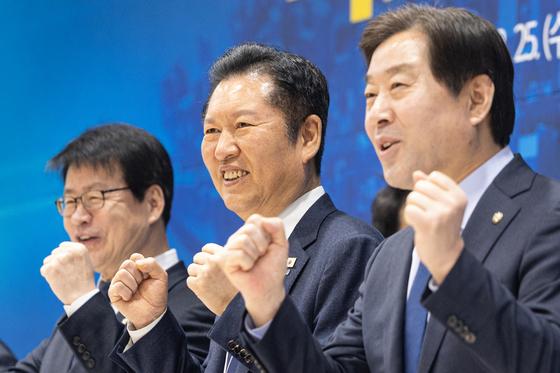 [뉴스1 PICK]지방선거 D-70 충주 찾은 정청래…"충북 발전해야 전국 고루 발전"