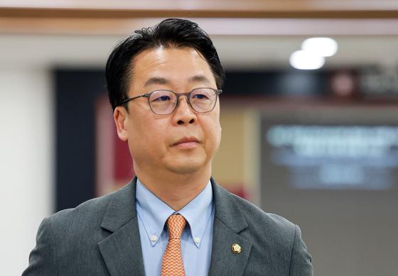 '한동훈 복당' 띄운 곽규택에…국힘 지도부 "부적절하다" 비판