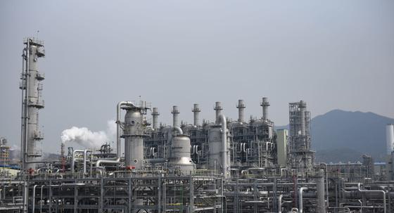 정부, 나프타 전면 수출 제한…"4월까지 수급 문제 없을 것"