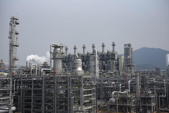 정부, 나프타 전면 수출 제한…"4월까지 수급 문제 없을 것"