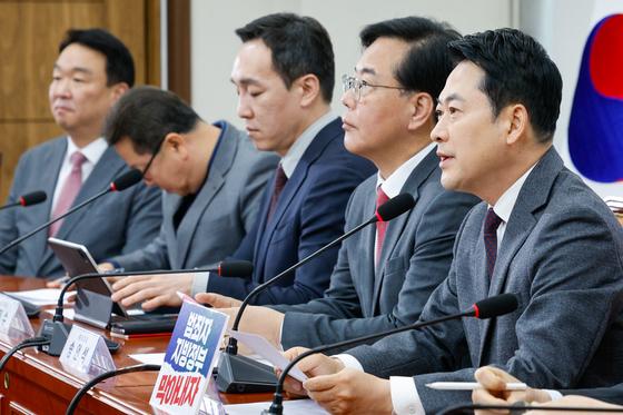 국힘 또 바닥…집안싸움에 대여 공세 '무용지물'