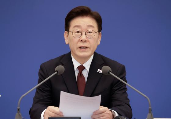 李대통령 지지율 69% 최고…전 연령대 "올바른 방향"(종합)