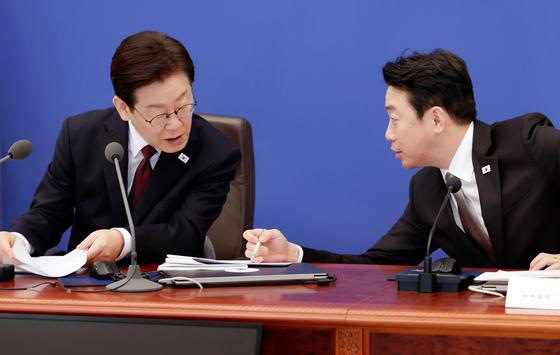 李대통령, 서산 석유비축기지 찾아…"민·관·기업 힘모아 할일 많다"