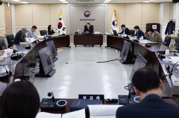 원안위, 원전 12기 용접재료 변경·고리 차단기반 교체 의결