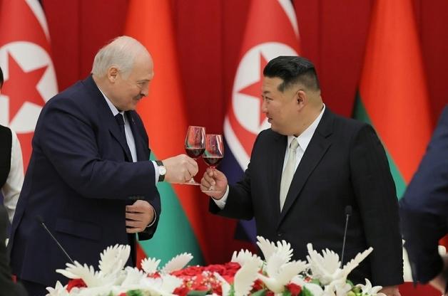 군복 벗고 '정상국가화' 총력 기울이는 北…정보기관·경찰 신설에 주목