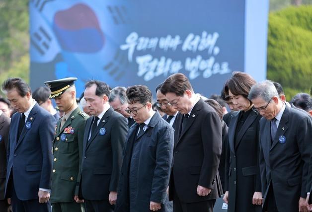 李대통령 '서해수호의 날' 참석…"강한 국방력 바탕 한반도 평화"(종합)