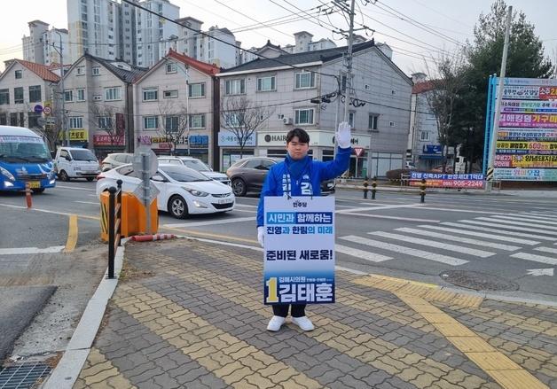 [인터뷰] "출퇴근길 인사 후 등교, 잠은 하루 2시간"…'시의원 출마' 18세 고교생