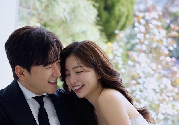 신화 이민우, 11세 연하 아내와 오늘 결혼…전진·앤디 사회