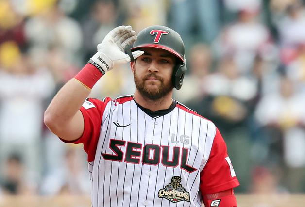 '9회 4득점' LG, 두산에 대역전극…'잠실 더비' 연이틀 승리