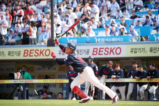 겨우 10경기에 '130점 득점'…프로야구 시작부터 '폭발 타격전' 양상