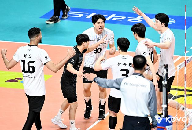 '4세트 57분' 혈투…현대캐피탈, PO 2경기 리버스스윕으로 챔프전 진출