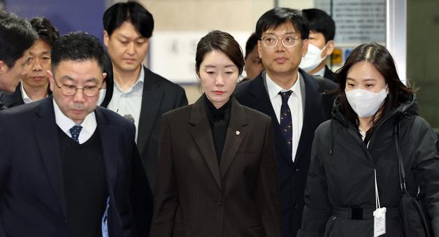 '공천 거래' 강선우, 구속 후 첫 조사…기소 전 추징보전도