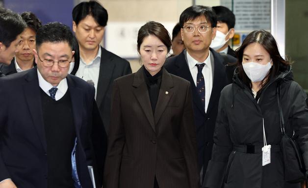 '공천 거래' 강선우, 구속 후 첫 조사…기소 전 추징보전도