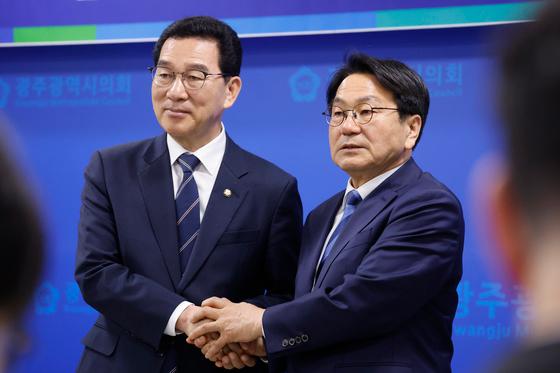 강기정, 결선 좌절 신정훈 위로…"저의 아픔이기도"