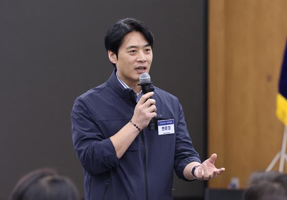 李 취임 전 사진·영상 활용 금지에 與 일각 반발…"철회요청"