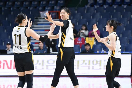 여자 프로농구 KB, 정규리그 1위 확정…통산 6번째(종합)