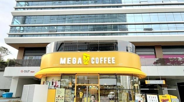 메가커피, '홈플러스 익스프레스' 인수 나섰다…인수의향서 제출