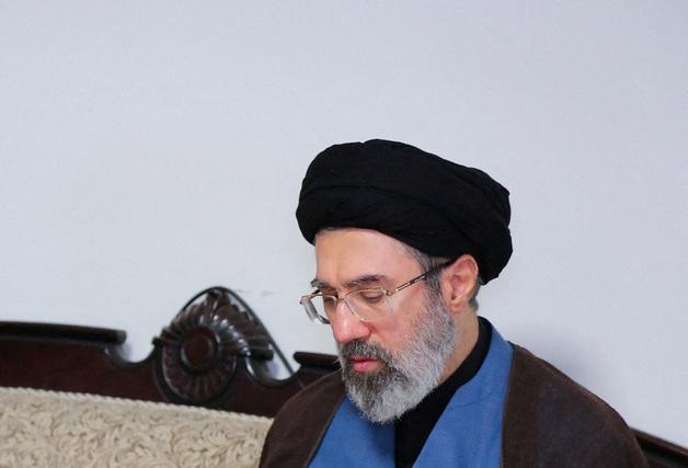 "새 최고지도자에 하메네이 차남 유력"…혁명수비대 승리