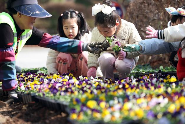 [오늘의 날씨]전북(9일, 월)…낮과 밤 일교차 15도