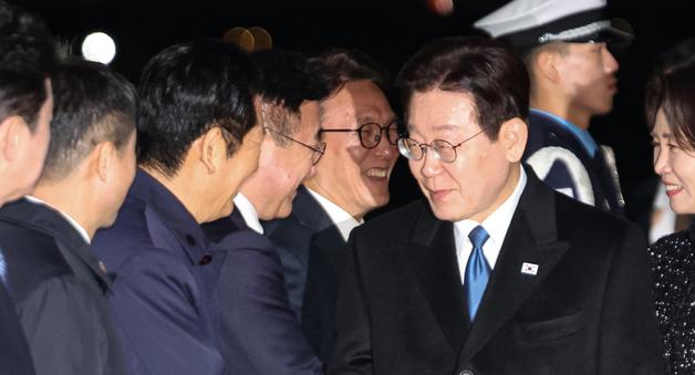 李, 동남아 순방 마치고 귀국…'AI·원전·조선' 아세안 확장