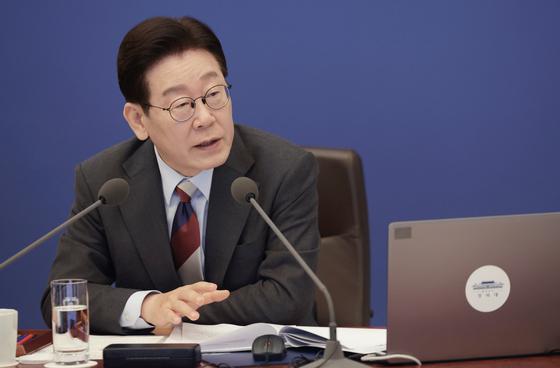 李 대통령 지지율 65% 다시 최고치…중도층 70%