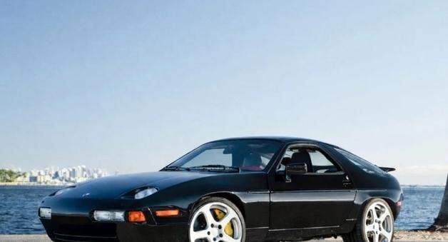 엔진 룸 '이건희' 새겨진 전세계 단 1대…포르쉐 경매 나온다