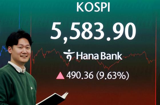 은행 '큰손'이 달라졌다…은행 뭉칫돈 ETF로 몰린다 '1년새 10배'