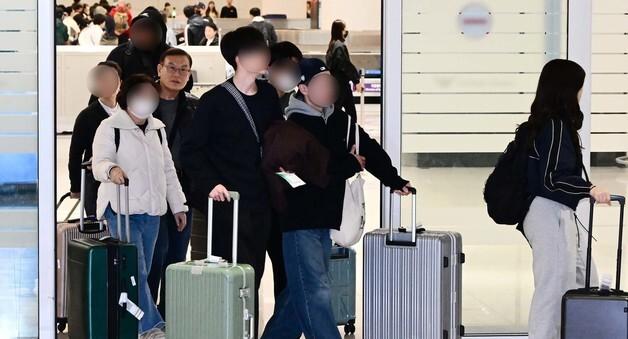 '중동 체류' 한국인 372명 태운 두바이 직항편 인천 도착