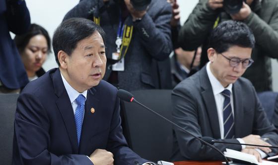 중동 상황 논의하는 구윤철 부총리