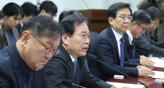 당정 "주유소 폭리 무관용…환율안정 3법 신속처리"