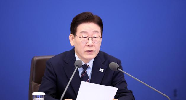 李 '담합과의 전쟁'…식료품 이어 기름값 '대책' 나올까