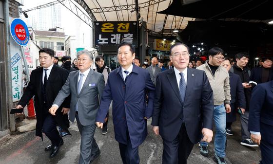 정청래 "조희대 탄핵, 의총 통해 의견 수렴할 것…스스로 거취 표명하길"