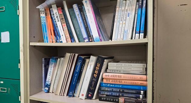 "중고 서적은 필수, 점심은 학식"…대학가 캠퍼스플레이션