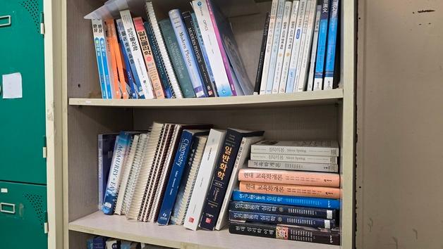 "중고 서적은 필수, 점심은 학식"…대학가 캠퍼스플레이션