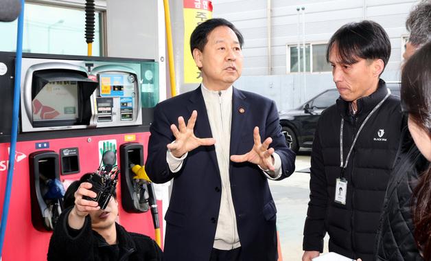 구윤철 "위기 틈탄 파렴치한 석유값 인상 용납 불가…불법 단호히 대응"