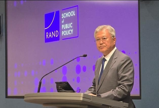 文 "트럼프 방중 계기 결단 기대…김정은, 李 손 잡아야"