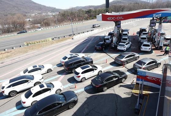 '3高 쇼크'에 추경…보편적 감면 대신 서민 '타깃 지원' 무게