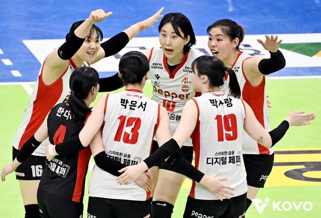 페퍼, '양효진 은퇴식' 현대건설에 고춧가루…3-1 승리