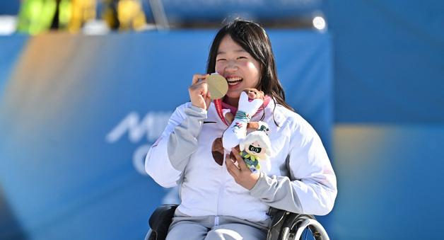 이번엔 銀…김윤지, 한국 여성 최초 패럴림픽 멀티 메달