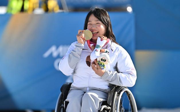 이번엔 銀…김윤지, 한국 여성 최초 패럴림픽 멀티 메달