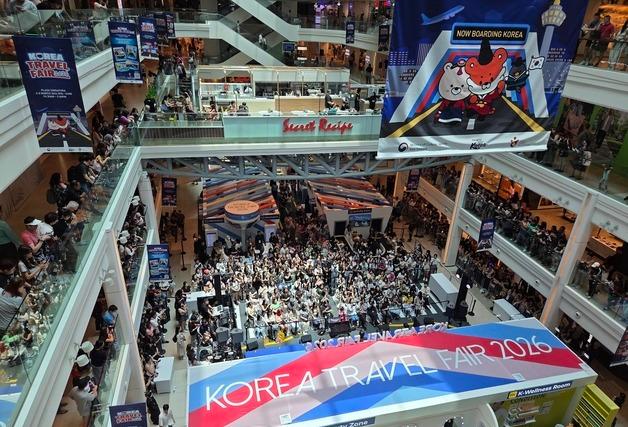 "한국 일상에 반했다"… 관광공사, 싱가포르 로드쇼서 17억 매출 성과
