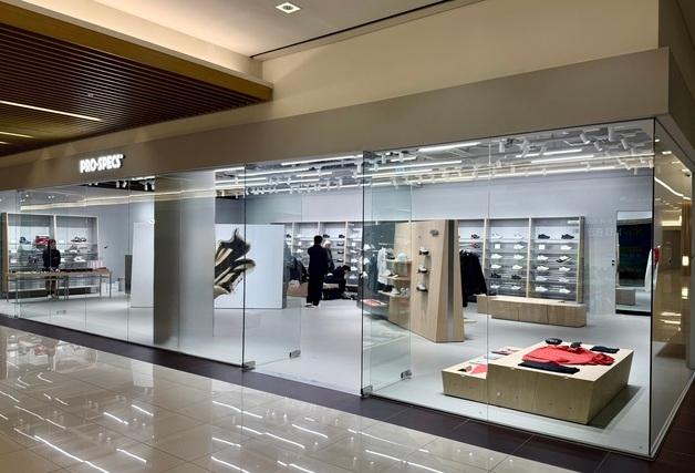 토종 브랜드 '프로스펙스', 45년 만에 '리브랜딩' 시동…용산 직영 재단장