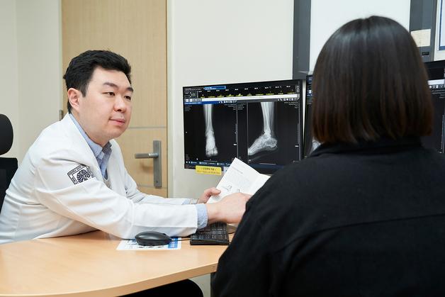 봄철 러닝하다 발바닥 '찌릿'…"족저근막염 주의보"