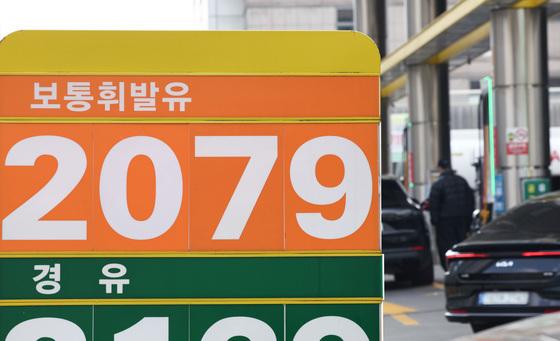 G7, 유가 급등에 '전략비축유 방출' 논의…美, 3~4억 배럴 기대