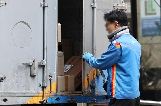 근로시간 제한·사회보험 원청 납부 입법화할까…업계 "물가 오를 것"