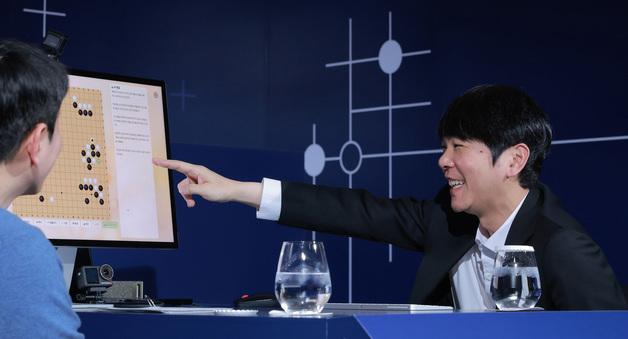 이세돌이 20분만에 만든 바둑AI, 10년전 알파고 넘었다